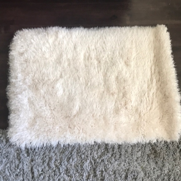 Cream/White Shag Rug - Picture 2 of 3